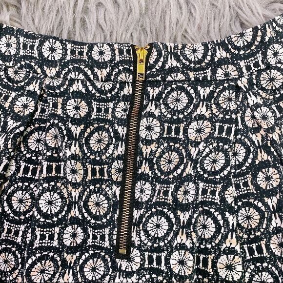 𝅺lucy & Laurel Printed Skirt - Picture 5 of 9